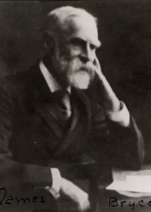 James Bryce encontrou a suposta madeira da Arca de Noé no Monte Ararate James Bryce encontrou a suposta madeira da Arca de Noé no Monte Ararate